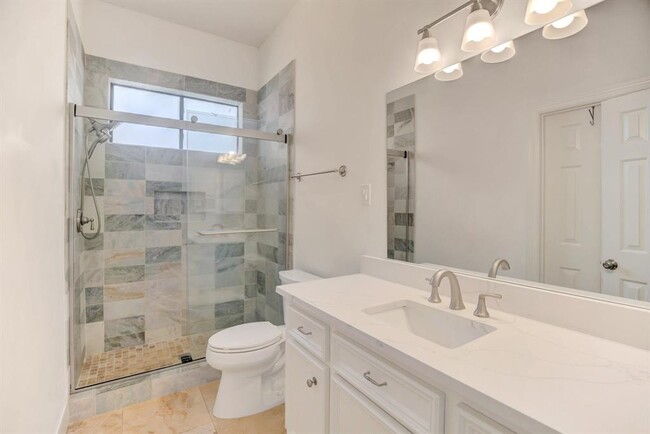 Building Photo - 301 Winding Oak Ln S