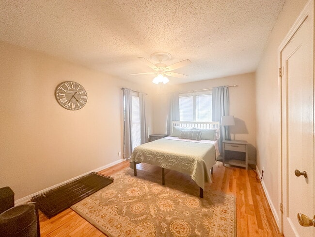 Building Photo - Modern Touches in Tech Terrace!