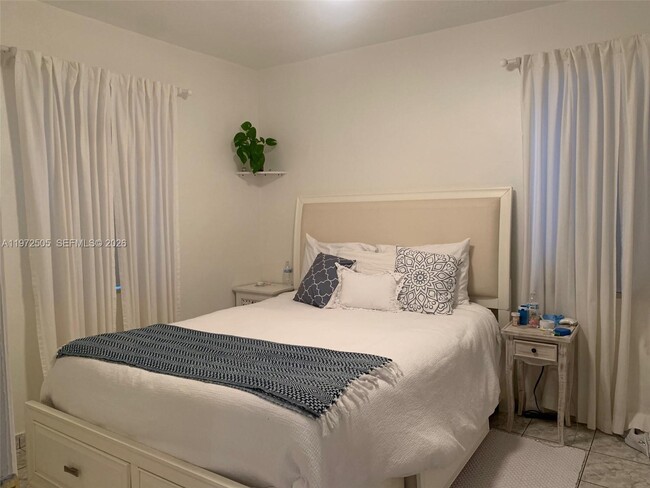 Building Photo - 2131 Arthur St