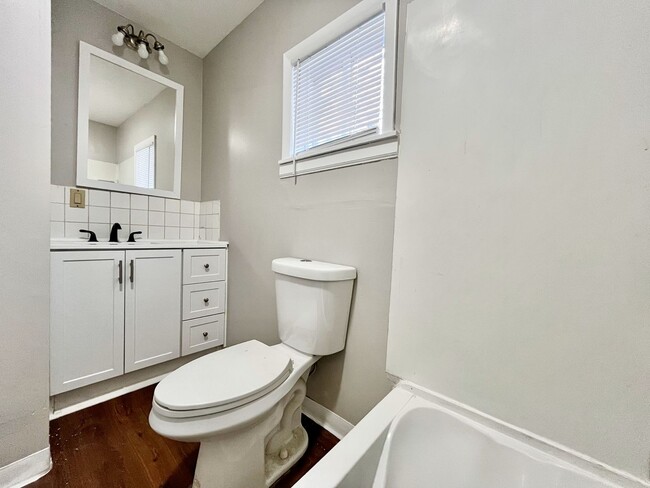 Building Photo - Three Bedroom Home in Muskegon