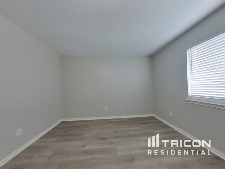 Building Photo - 21439 Jamals Way