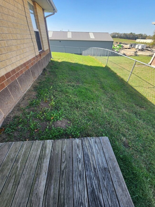 Building Photo - 2 bedroom Oak Grove