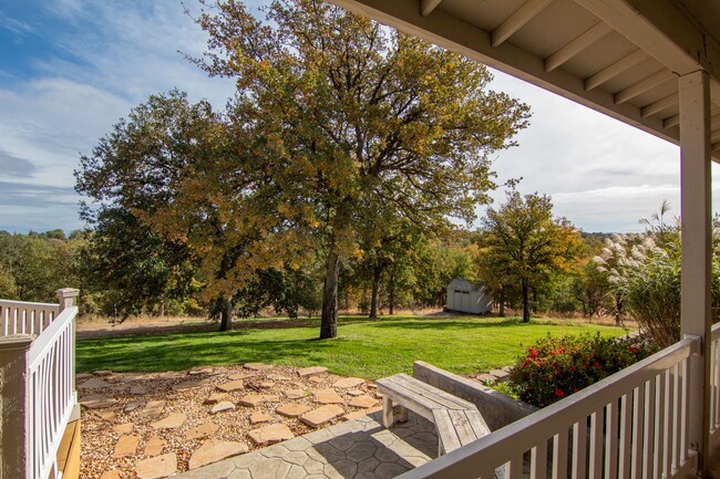 Building Photo - 3.5 Cottonwood Acres!