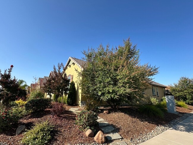 Building Photo - Impressive All Single Story 3 Bedroom, 2.5...