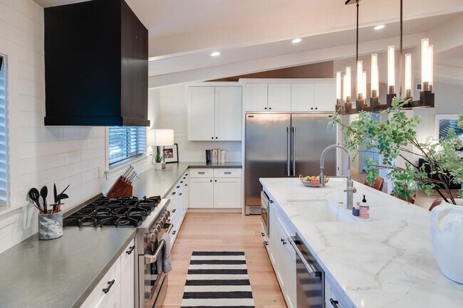 Building Photo - 243 W Harmont Dr