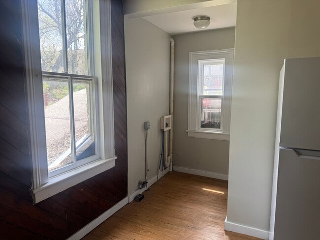 Building Photo - 301 S 13th St