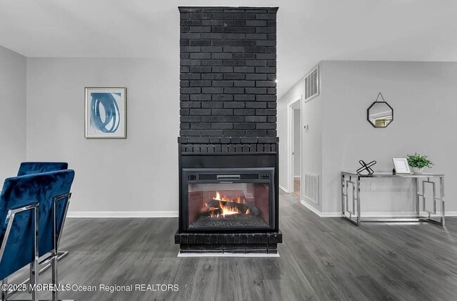 Building Photo - 821 Bay Ave