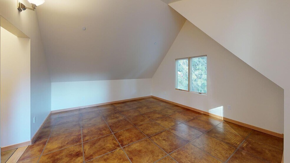 Building Photo - 6540 Valley View Rd