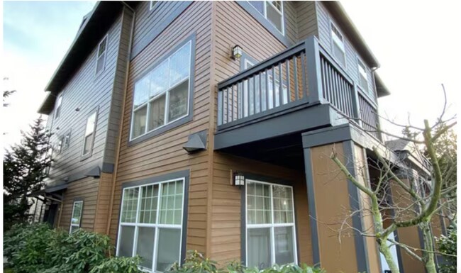 Building Photo - 1050 SW 170th Ave