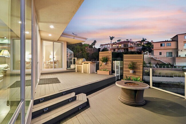 Building Photo - La Jolla Home with Ocean Views! Solar and AC