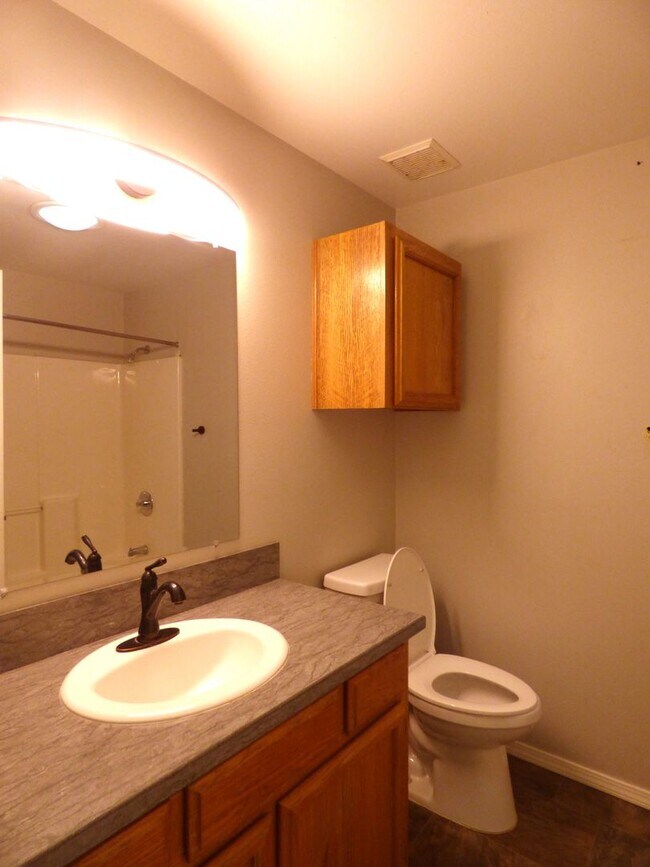 Building Photo - Rent Special: 1/2 Off February's 3 bed 2 Bath - Single Level home