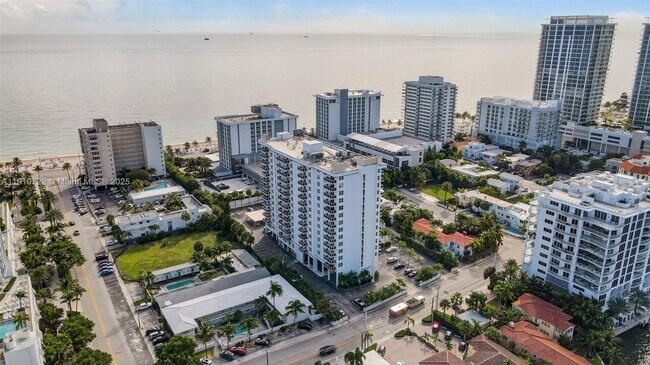 Building Photo - 336 N Birch Rd