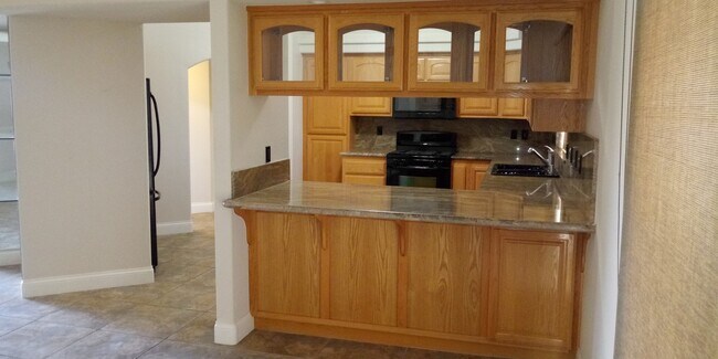 Building Photo - Beautiful 3 Bedroom Home