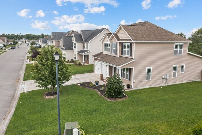 Building Photo - 4 Bedroom Home in Carolina Plantations!