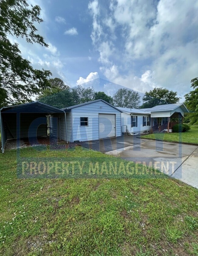 Building Photo - Three bedroom, single level home in Old Fo...