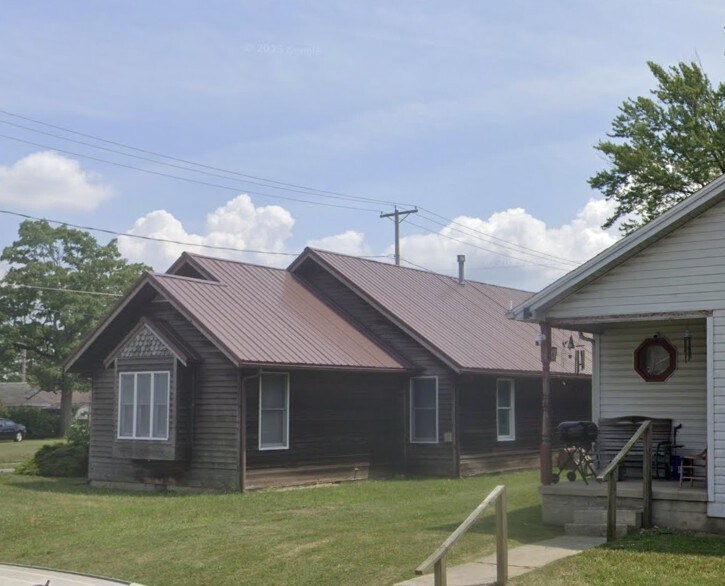 Building Photo - 1121 E 7th St