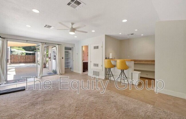 Building Photo - 1708 W Myrtle Ave