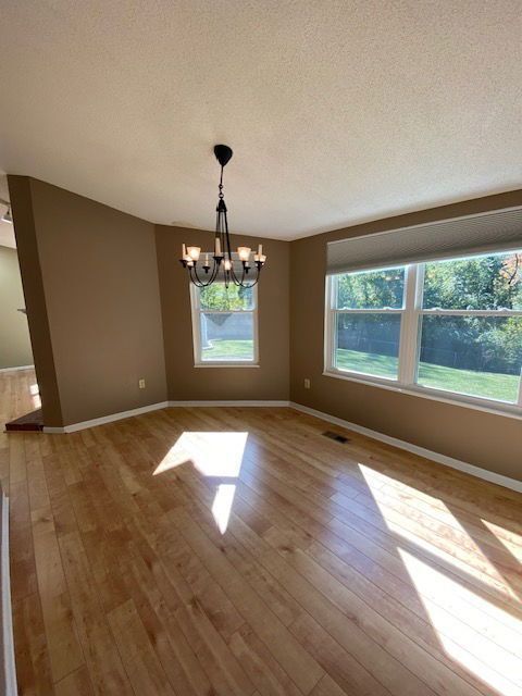 Building Photo - 713 Country Oaks Ln