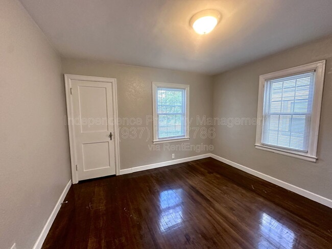 Building Photo - 2801 Kenmore Ave
