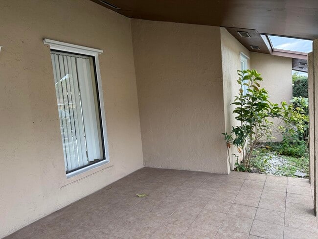 Building Photo - 4941 Marbella Rd N