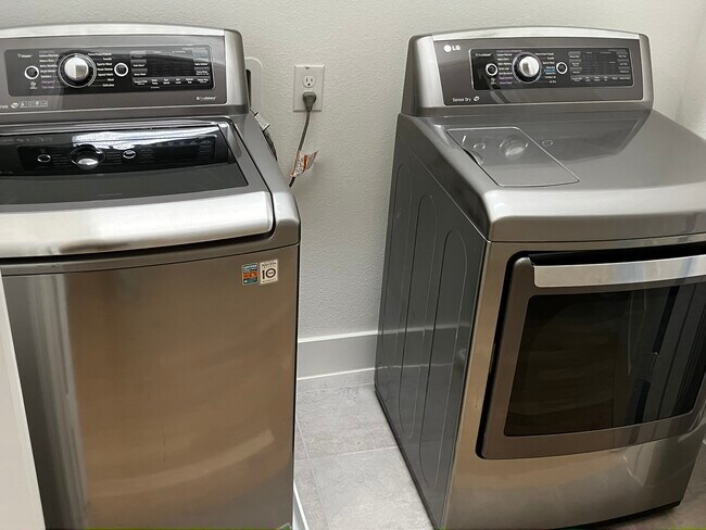 Building Photo - 522 Winners Cir