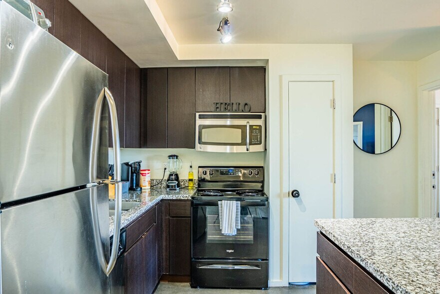 Building Photo - 333 E Roosevelt St