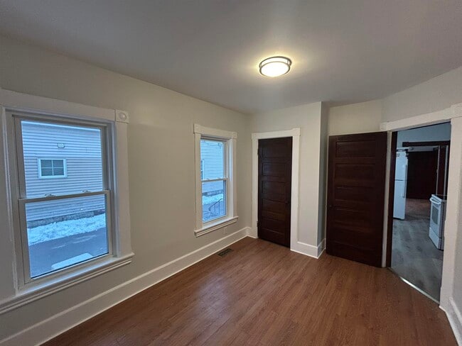 Building Photo - 6 Holmes St