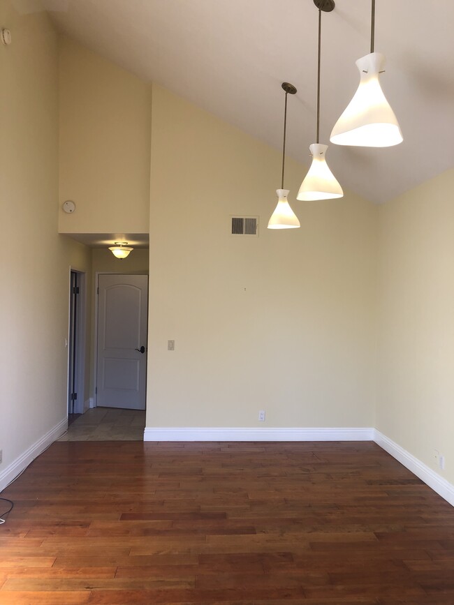 Master Bedroom - 14572 Dickens St