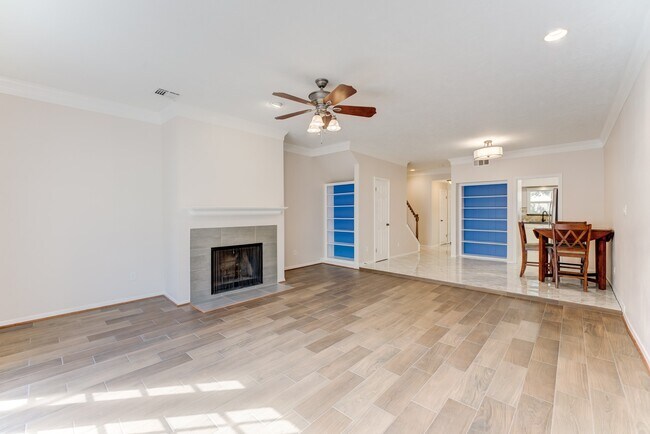 Building Photo - 1039 Fountain View Dr