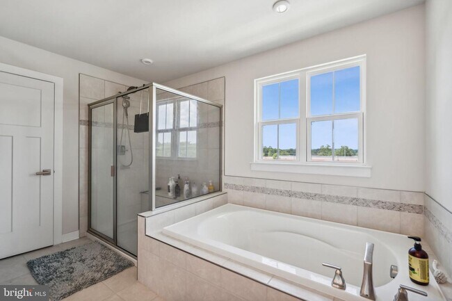Building Photo - 11281 Wheeler Ridge Dr