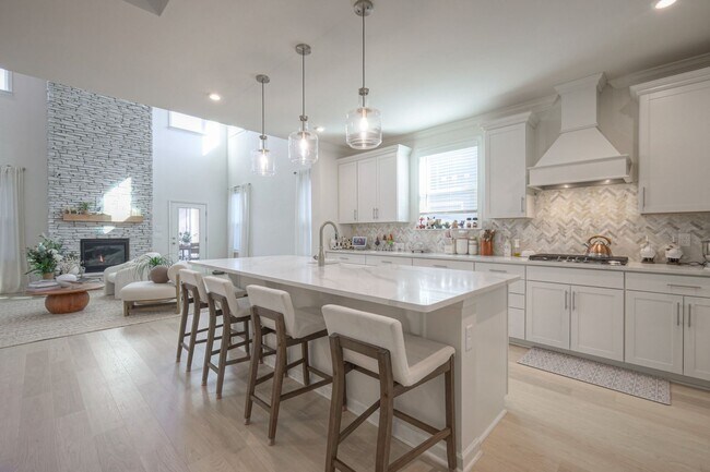 Building Photo - Beautiful 4 bed 3.5 bath over 3000 sq. ft. home with lots of upgrades in Mt. Juliet.  Perfect ent...