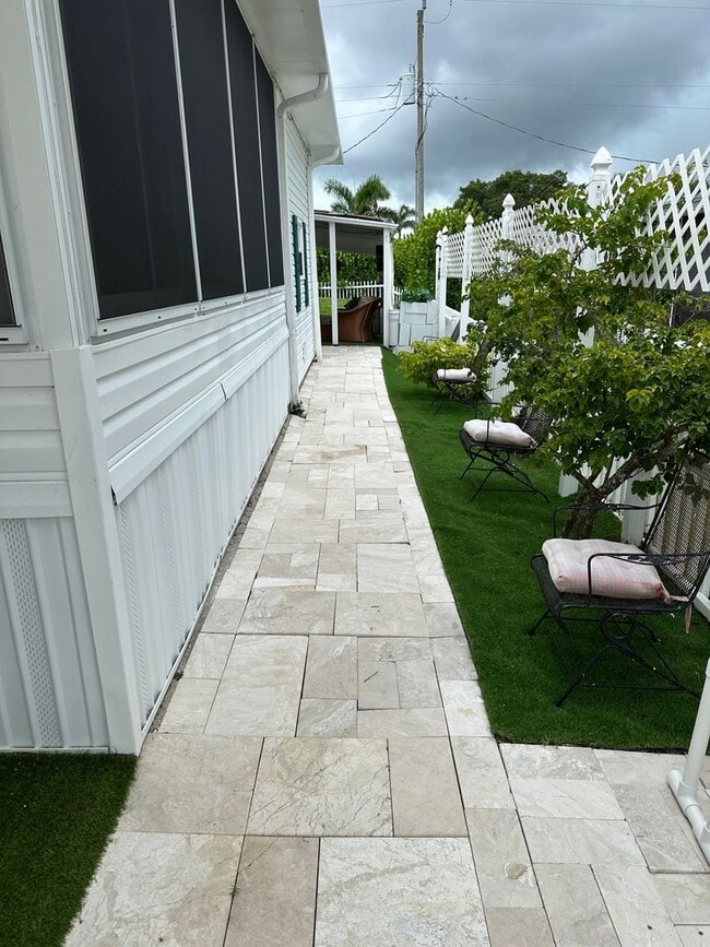 Building Photo - Spacious 3BR Single-Family Home Near Downtown Naples & Beaches