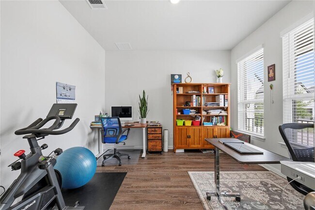 Building Photo - 317 Barton Oak Trl