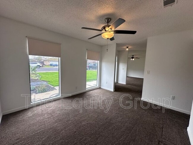 Building Photo - 534 Ash St