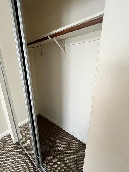 Building Photo - 321 -323 Shore Dr