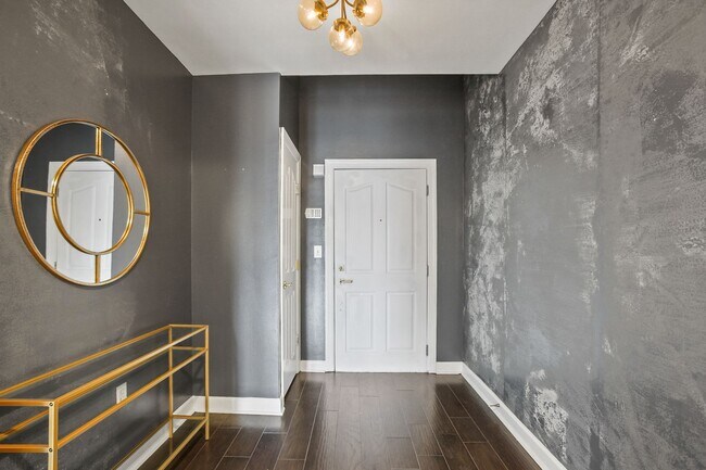 Building Photo - 2 Bedroom Unit in Midtown Neighborhood of Atlanta