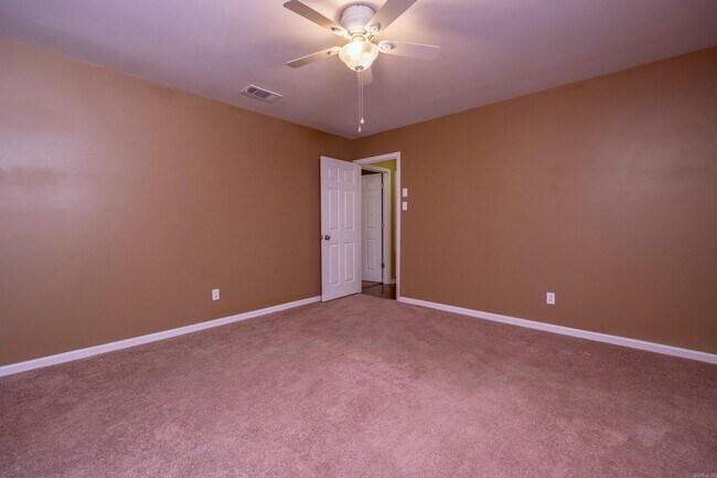 Building Photo - 7 Brennan Ln