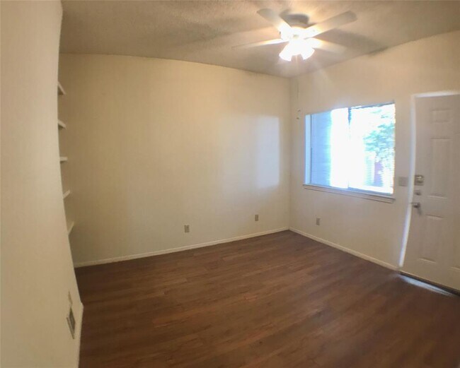 Building Photo - 4409 W Guadalupe St