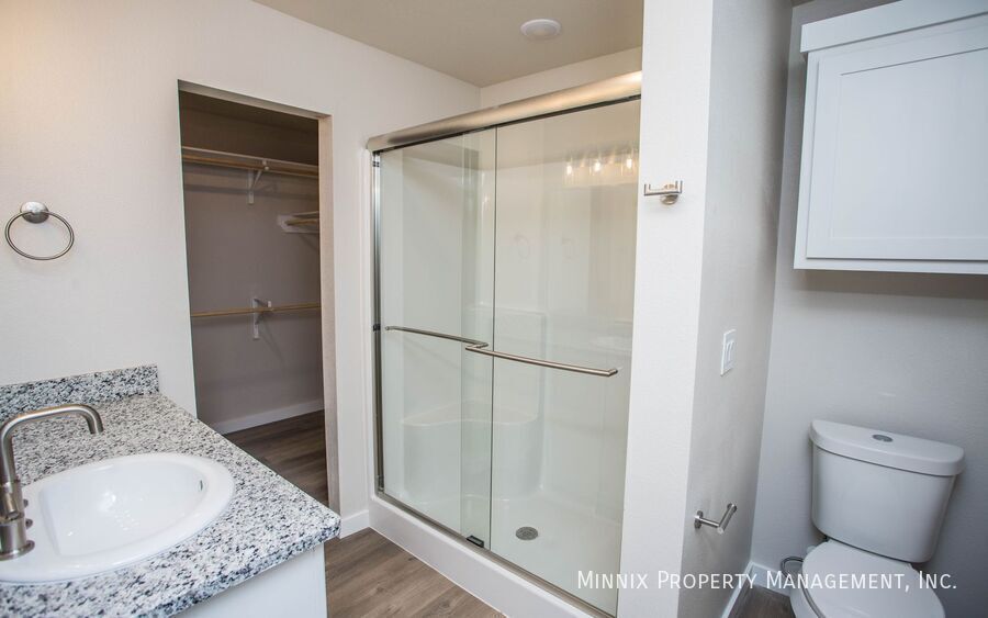 Building Photo - 327 E 77th St