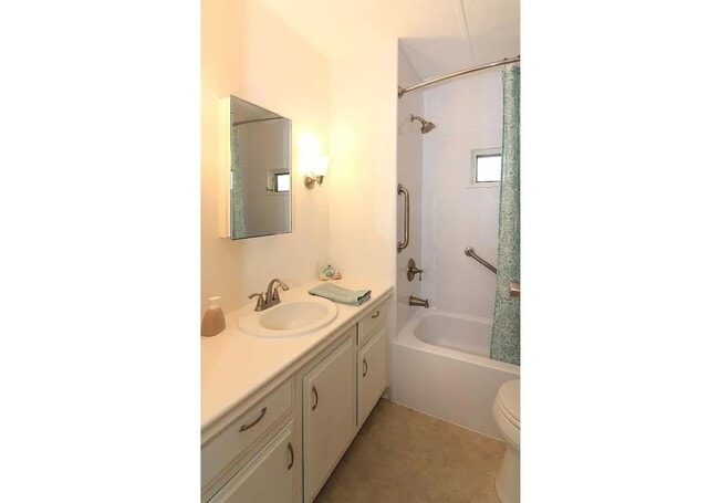 Building Photo - 800 Brommer St