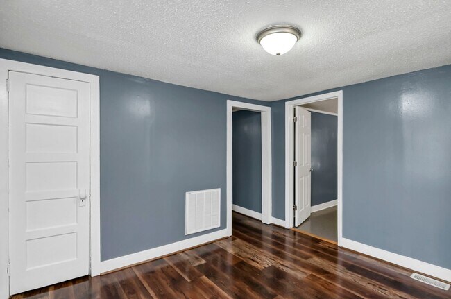 Building Photo - Charming 2 Bedroom Home, close to USC & lo...