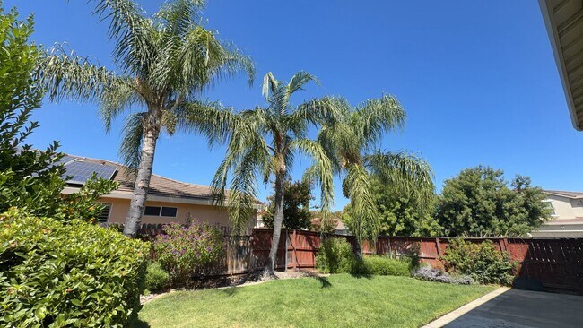 Building Photo - 9800 Pipit Way