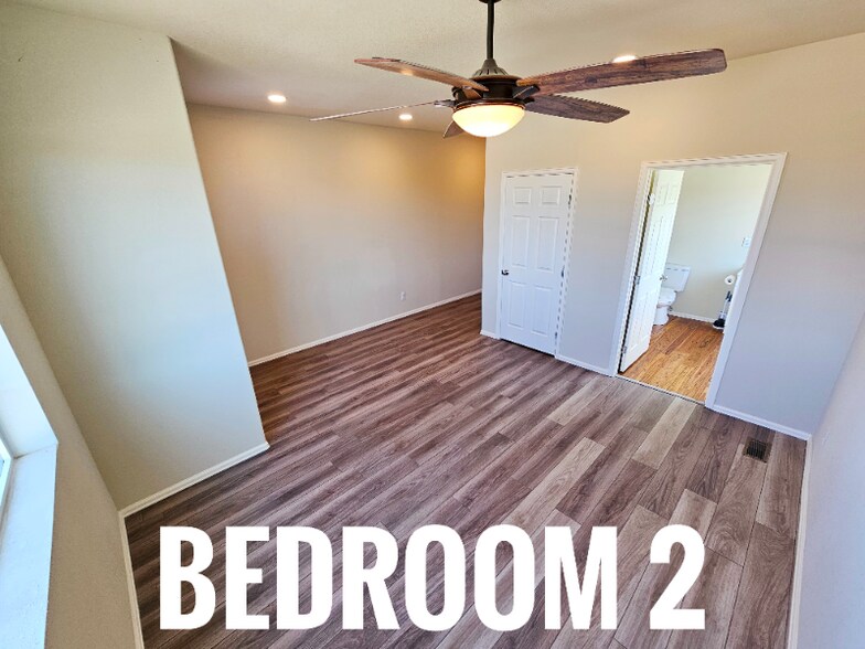 Building Photo - 2060 Dewhirst Dr