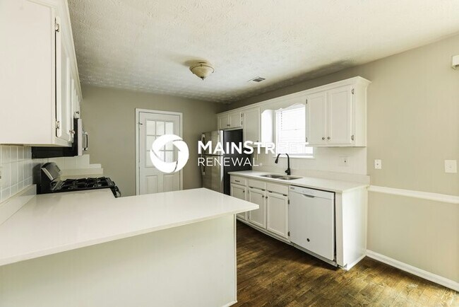 Building Photo - 3 Bedroom Pet-Friendly Home in DOUGLASVILLE, GA with Main Street Renewal