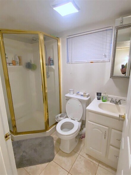 Building Photo - 519 Main St