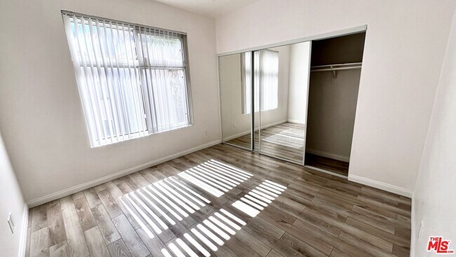 Building Photo - 5420 Sylmar Ave