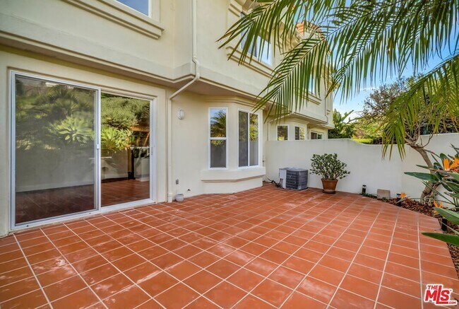 Building Photo - 6463 Zuma View Pl