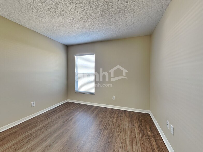 Building Photo - 12517 Midpointe Dr