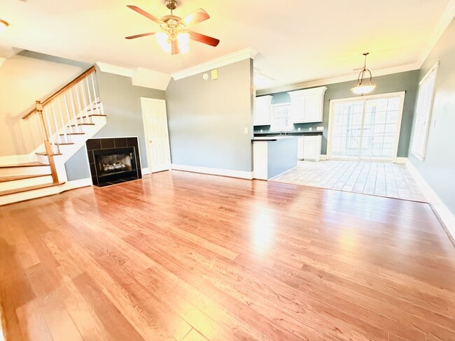 Building Photo - 207 Ivy Park Ln