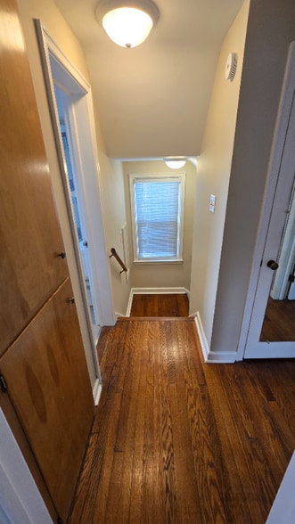 Building Photo - 1013 Bon Air Dr